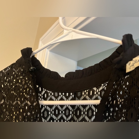 Beautiful comfy black top. Lilly wise - Picture 3 of 5